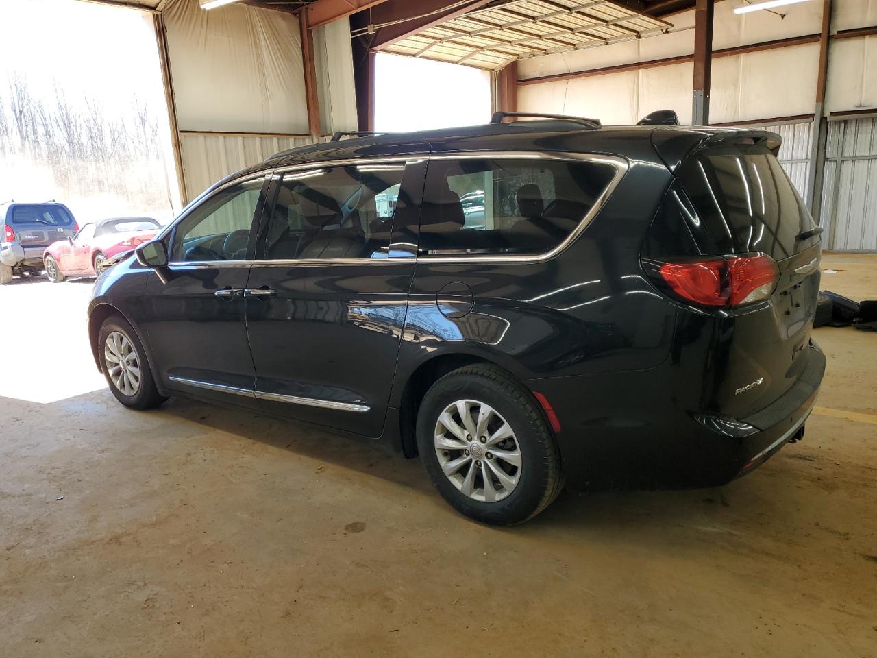 2017 Chrysler Pacifica VIN 2C4RC1BG3HR654135 Copart auction photo, front end damage thumbnail 2