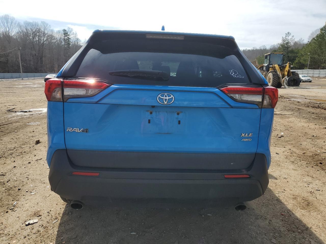 2021 Toyota RAV 4 VIN 2T3P1RFV1MW183090 Copart auction photo, front end / side damage thumbnail 6