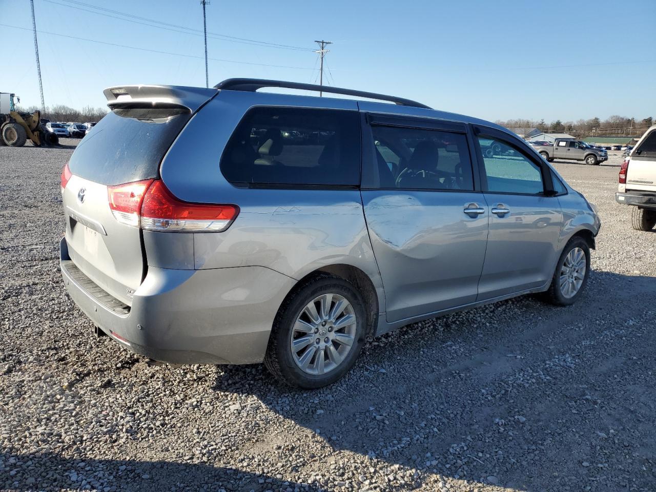 2013 Toyota Sienna VIN 5TDDK3DC6DS068209 Copart auction photo, front end damage thumbnail 3