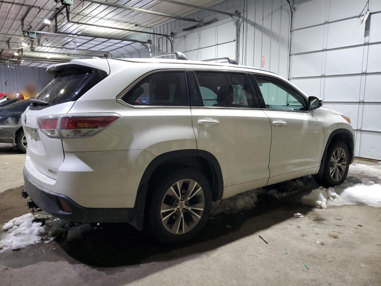 2014 Toyota Highlander VIN 5TDJKRFHXES031731 Copart auction photo, front end / side damage thumbnail 3
