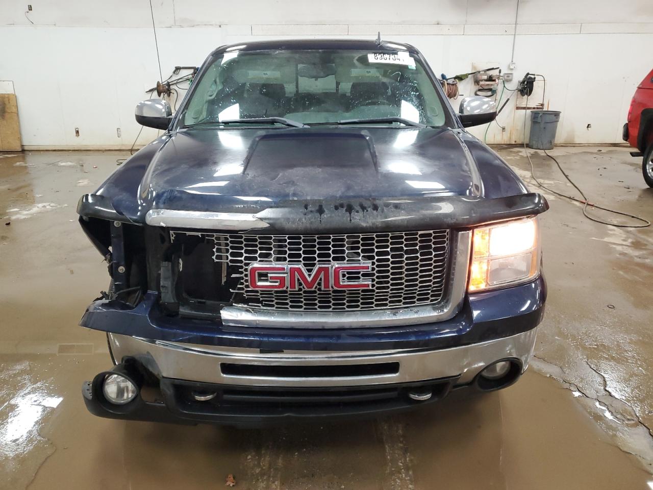 2011 GMC Sierra VIN 1GTR2VE36BZ136262 Copart auction photo, front end / side damage thumbnail 5
