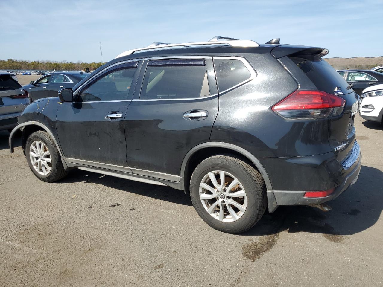 2017 Nissan Rogue VIN KNMAT2MV3HP618302 Copart auction photo, front end / minor dent/scratches damage thumbnail 2