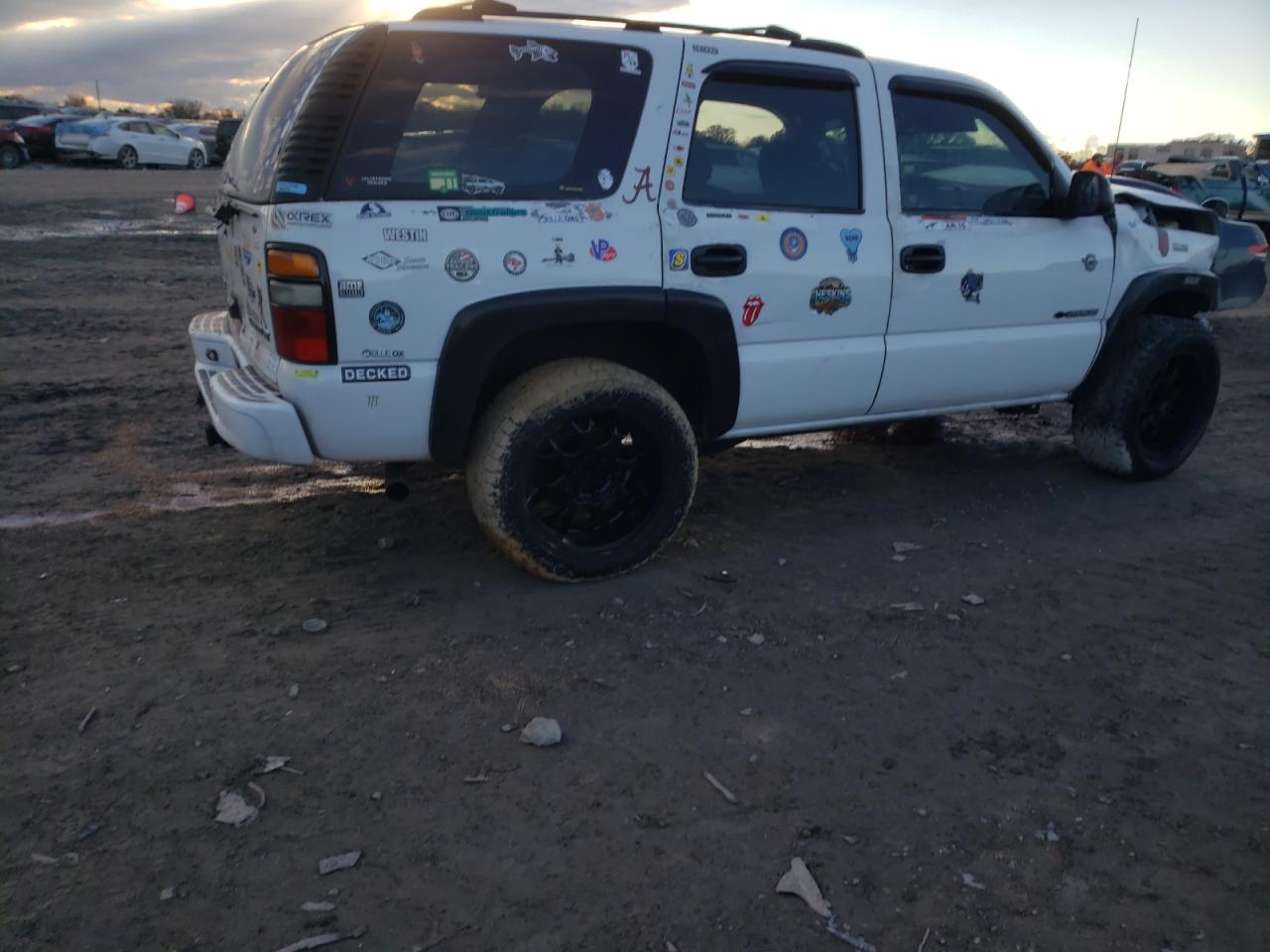 2003 Chevrolet Tahoe VIN 1GNEK13Z03J235990 Copart auction photo, front end / side damage thumbnail 3