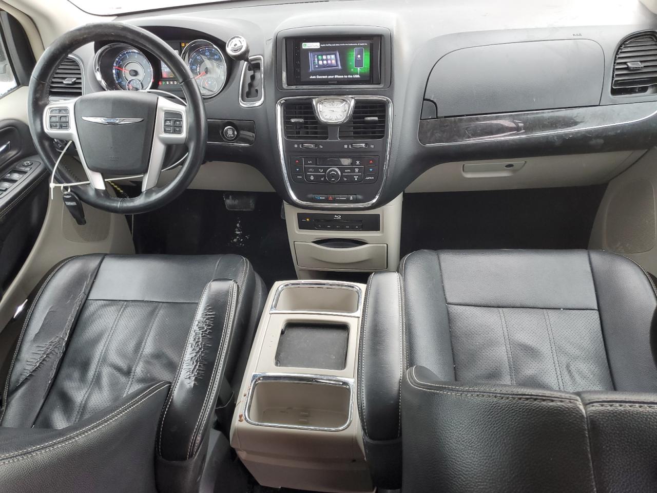 2015 Chrysler Town & Country VIN 2C4RC1CG8FR674845 Copart auction photo, front end / side damage thumbnail 8