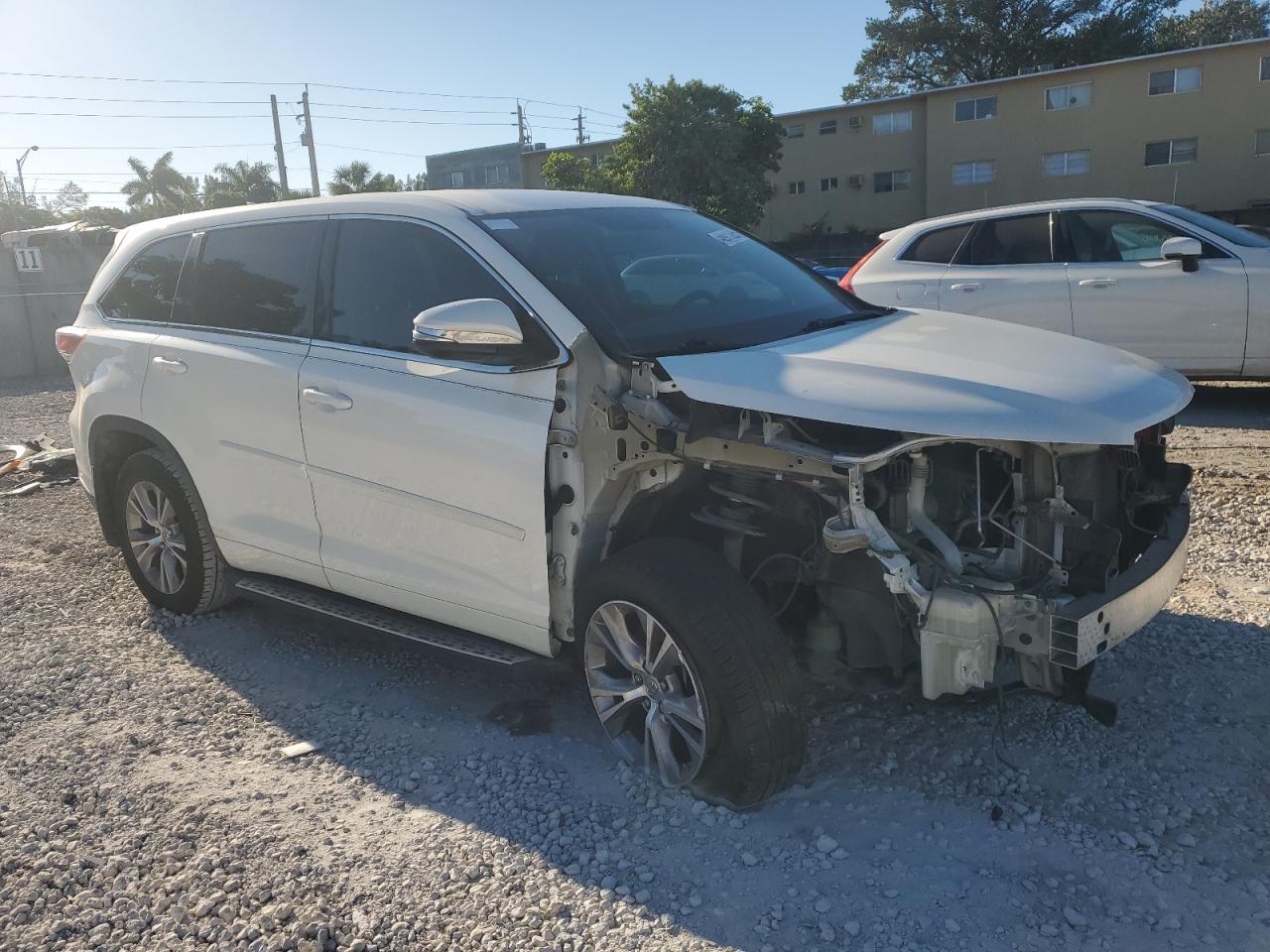 2015 Toyota Highlander VIN 5TDZKRFH6FS105439 Copart auction photo, front end damage thumbnail 4