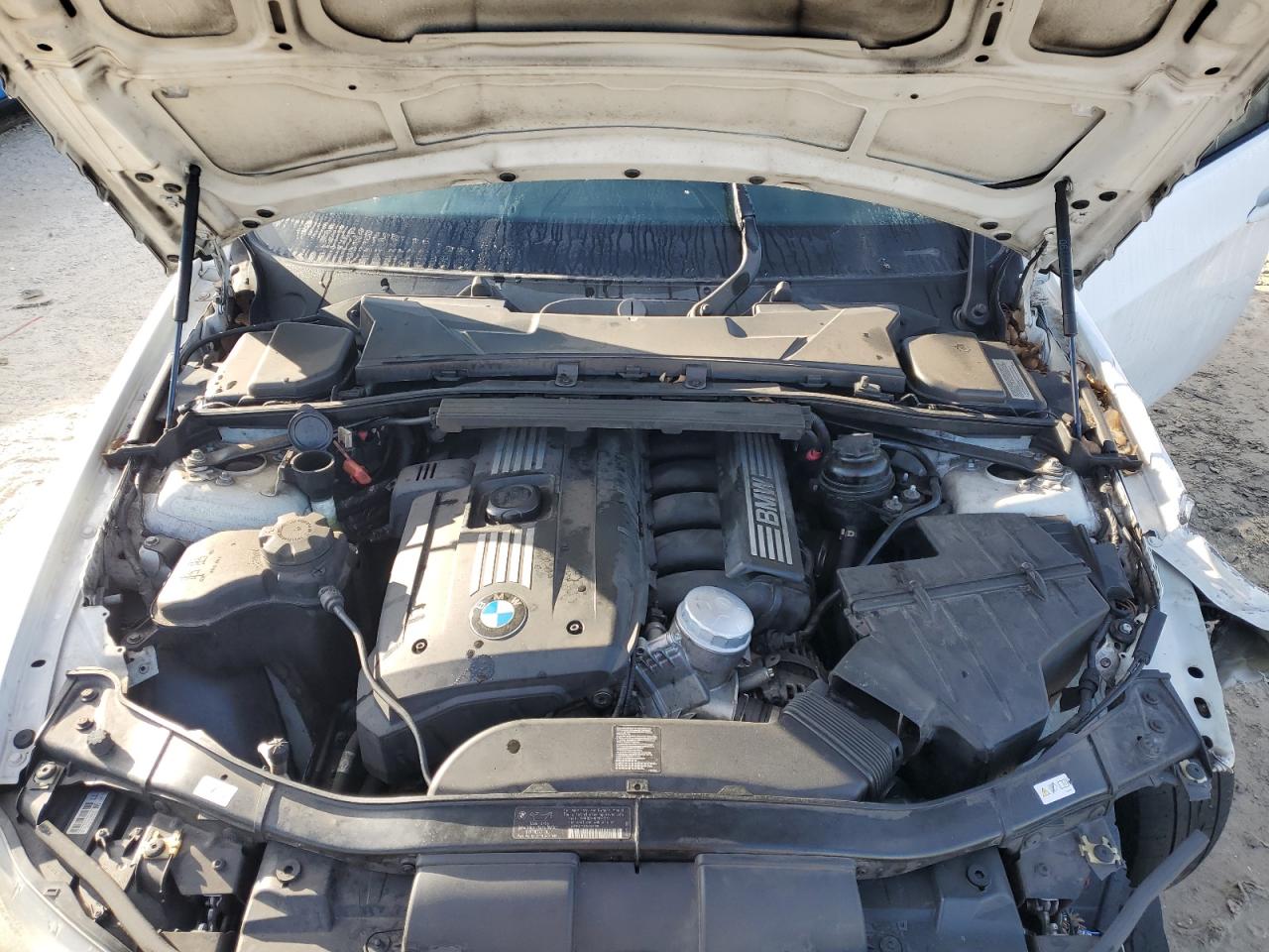 2011 BMW 3er VIN WBAPH7C52BE852568 Copart auction photo, front end / side damage thumbnail 11