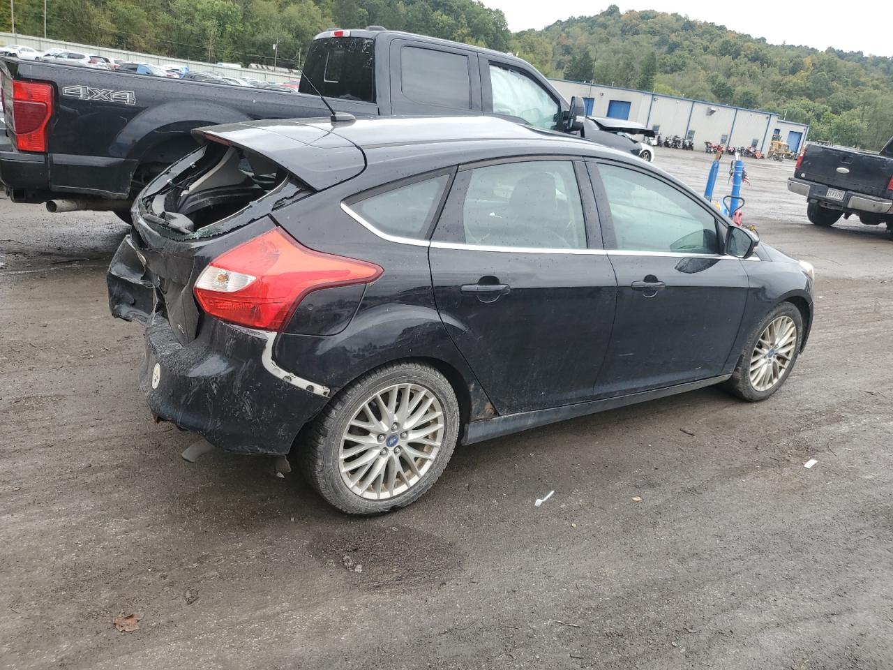 2012 Ford Focus VIN 1FAHP3M23CL261546 Copart auction photo, rear end damage thumbnail 3