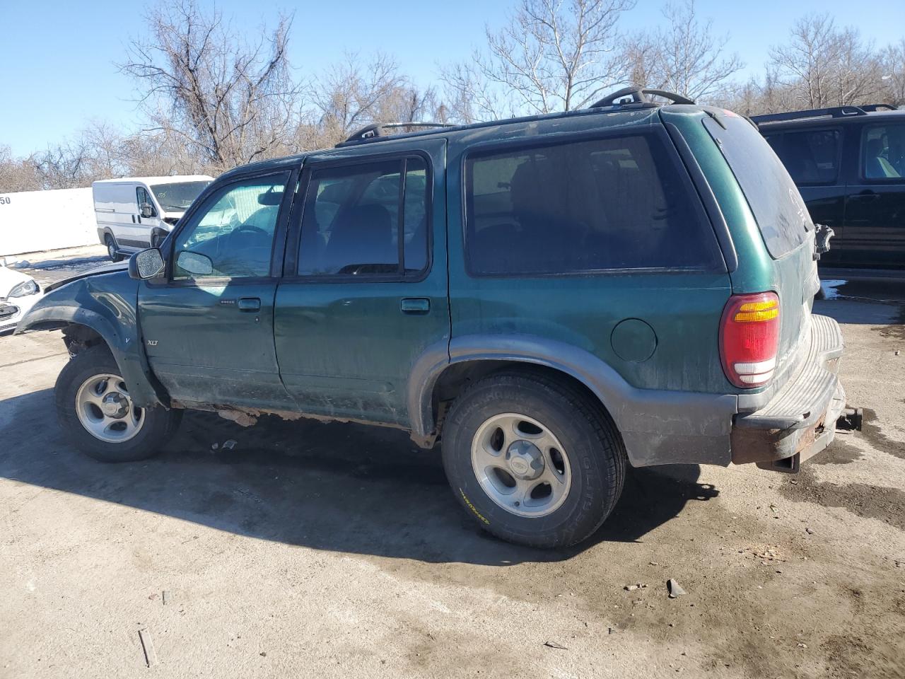 2000 Ford Explorer VIN 1FMDU83PXYZA38741 Copart auction photo, front end / rear end damage thumbnail 2