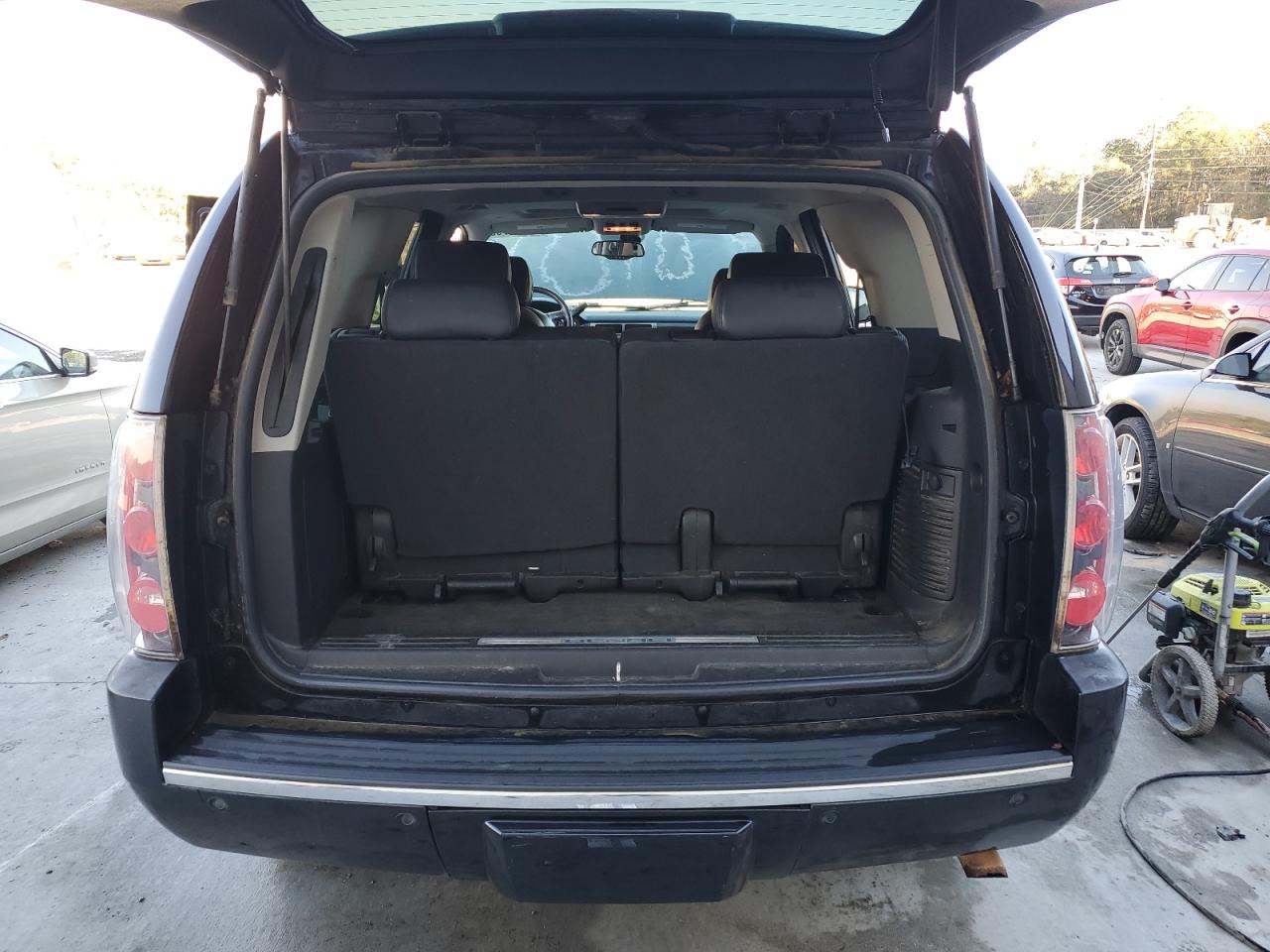2007 GMC Yukon VIN 1GKFK63837J362762 Copart auction photo, vandalism damage thumbnail 6