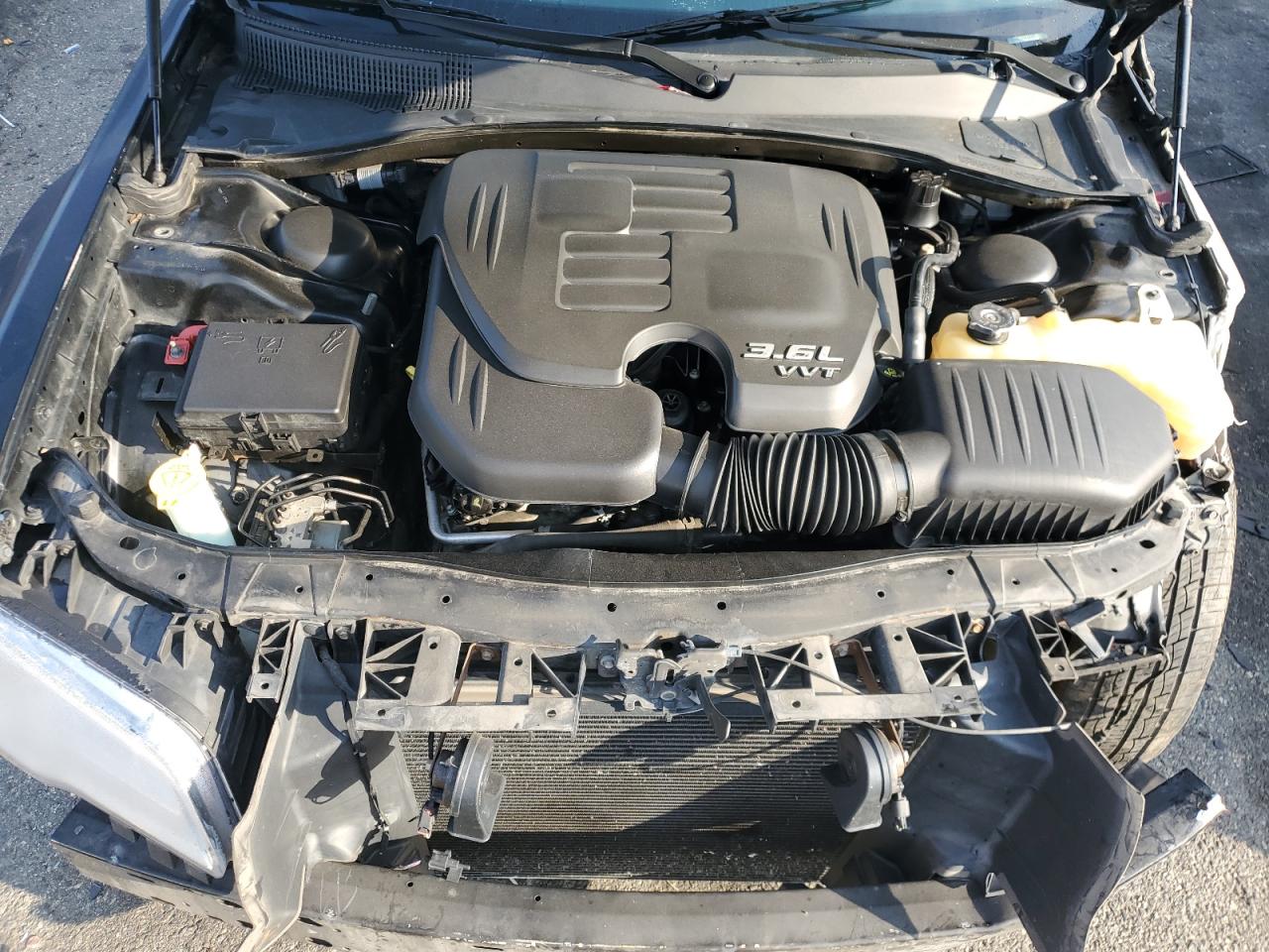2016 Chrysler 300 VIN 2C3CCAAG6GH135029 Copart auction photo, front end / minor dent/scratches damage thumbnail 11