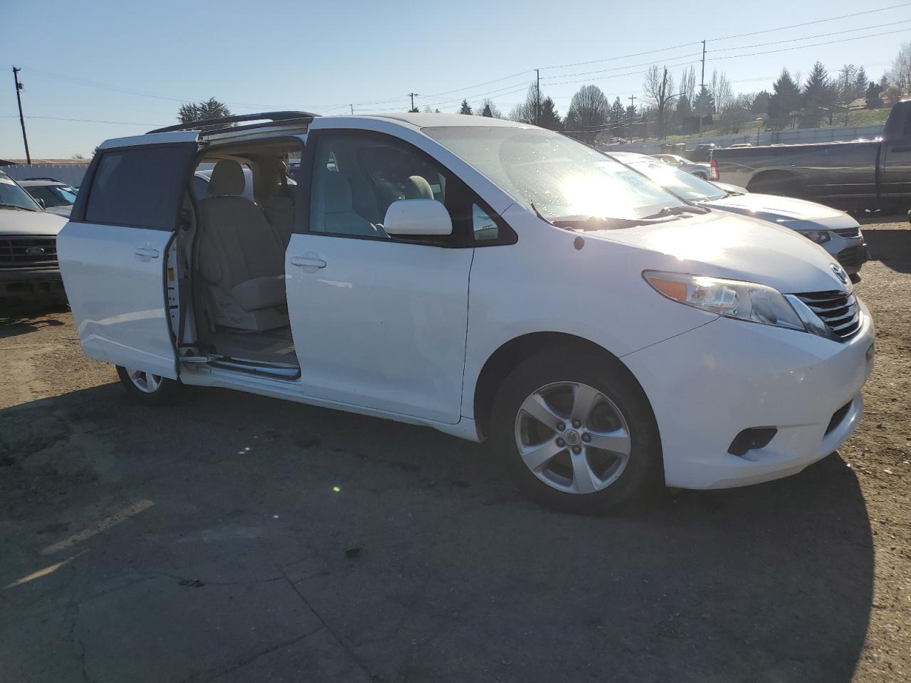 2013 Toyota Sienna VIN 5TDKK3DC4DS377040 Copart auction photo, rear end / side damage thumbnail 4
