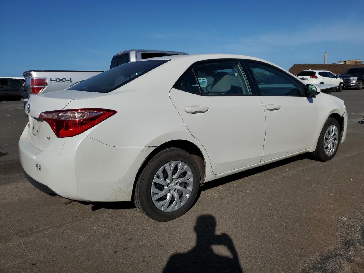 2018 Toyota Corolla VIN 5YFBURHE9JP814186 Copart auction photo, front end damage thumbnail 3