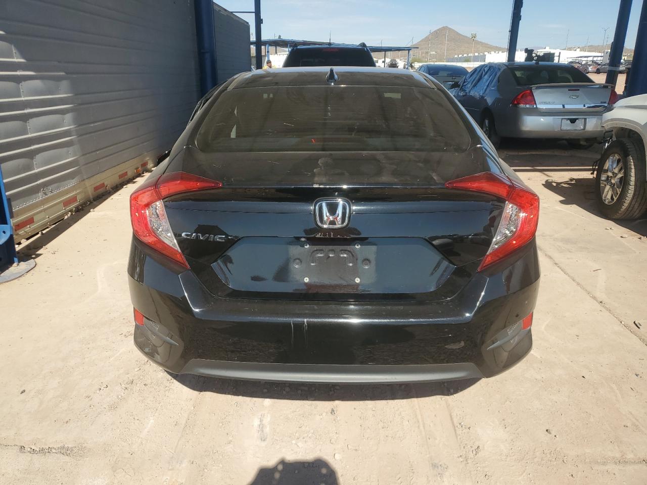 2017 Honda Civic VIN 19XFC2F89HE037559 Copart auction photo, side / front end damage thumbnail 6