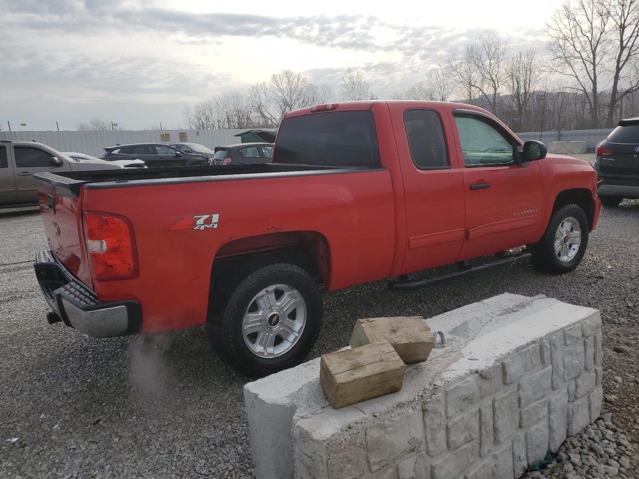 2011 Chevrolet Silverado VIN 1GCRKSE32BZ119246 Copart auction photo, front end / side damage thumbnail 3