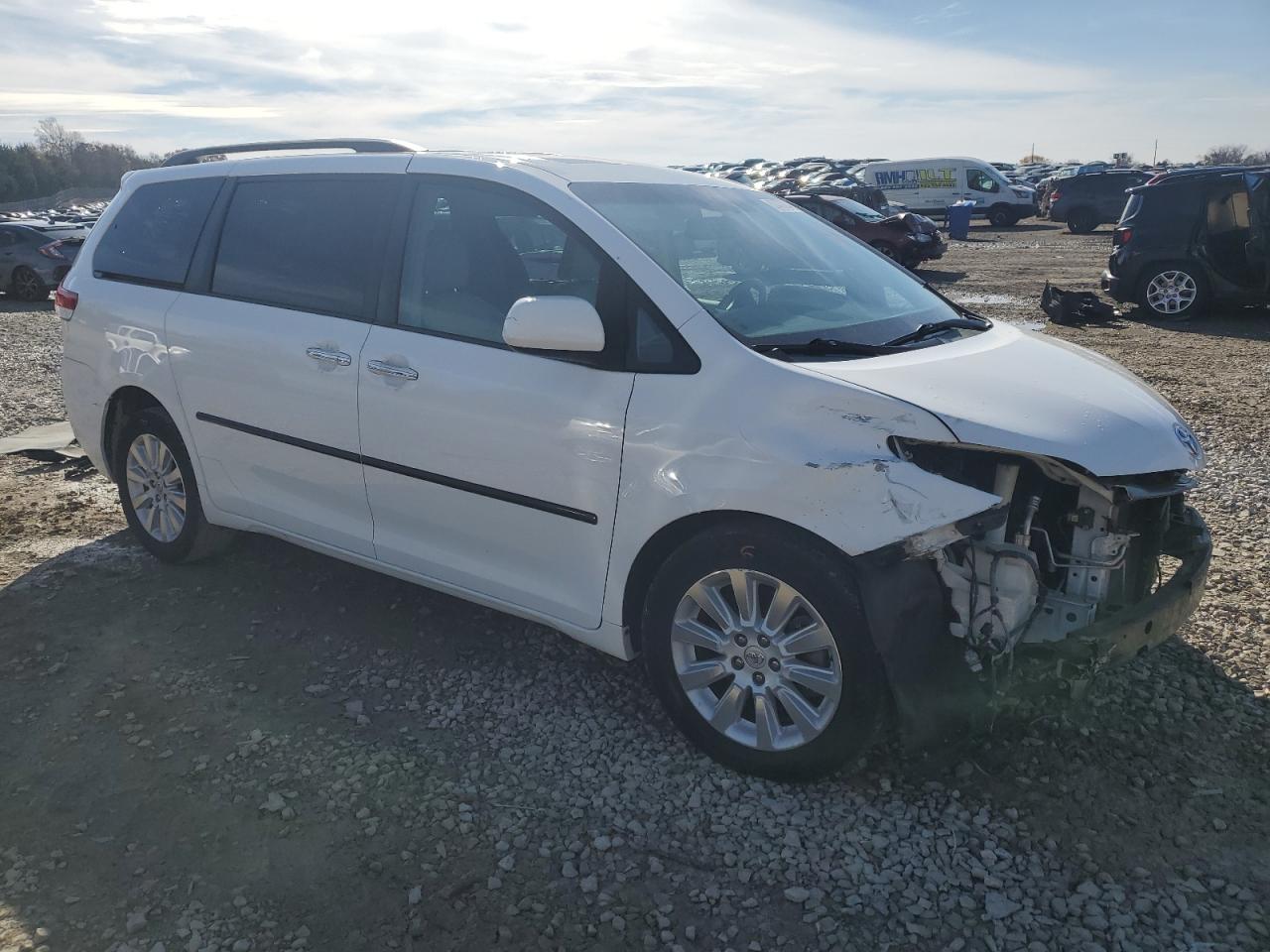 2013 Toyota Sienna VIN 5TDDK3DCXDS053356 Copart auction photo, front end damage thumbnail 4