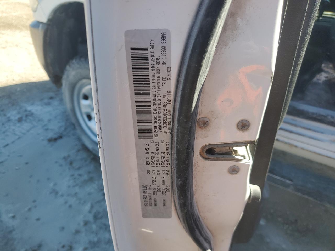 2017 RAM 2500 VIN 3C6UR5CLXHG587803 Copart auction photo, minor dent/scratches damage thumbnail 12