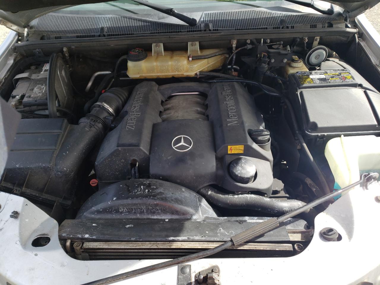 1998 Mercedes-Benz M-klasse VIN 4JGAB54E1WA029698 Copart auction photo, minor dent/scratches damage thumbnail 14