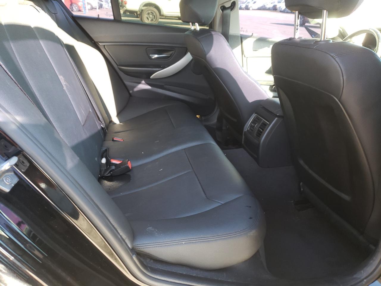 2016 BMW 3er VIN WBA8E1G56GNU11957 Copart auction photo, front end / undercarriage damage thumbnail 11