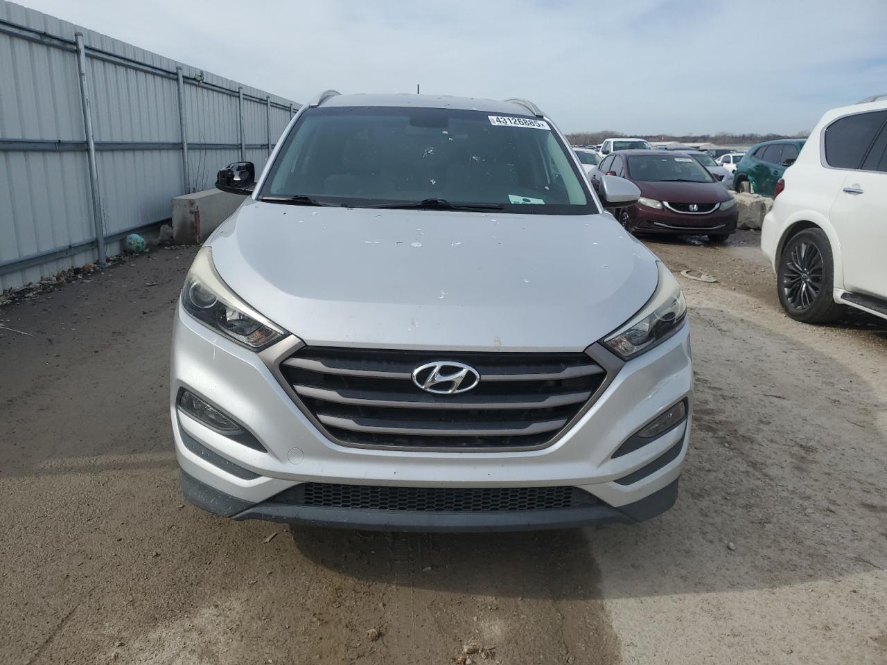 2016 Hyundai Tucson VIN KM8J33A47GU123680 Copart auction photo, vandalism damage thumbnail 5