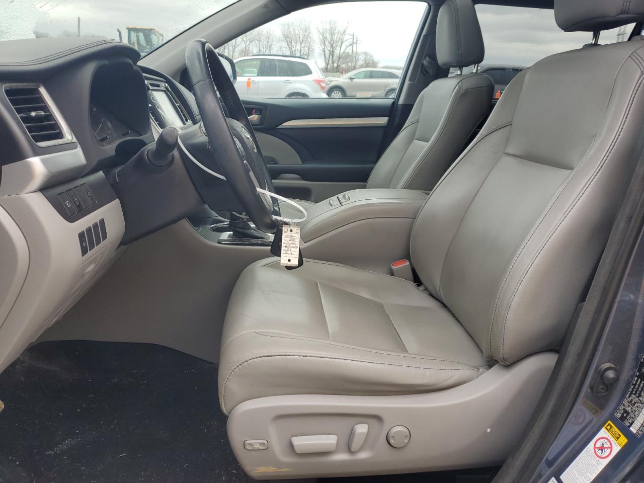 2018 Toyota Highlander VIN 5TDJZRFH9JS821348 Copart auction photo, rear end / side damage thumbnail 7