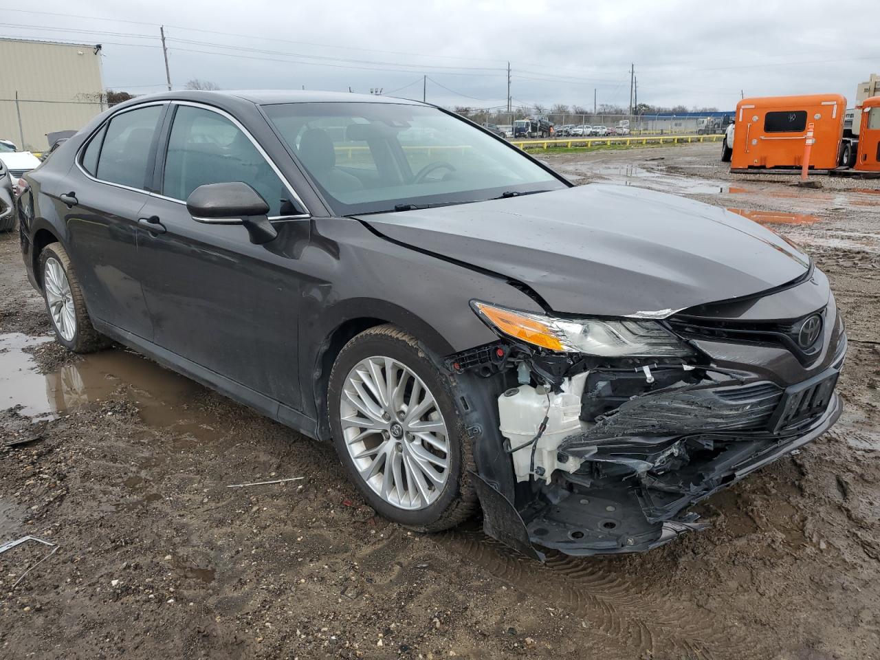 2018 Toyota Camry VIN 4T1B11HK9JU521497 Copart auction photo, front end / minor dent/scratches damage thumbnail 4