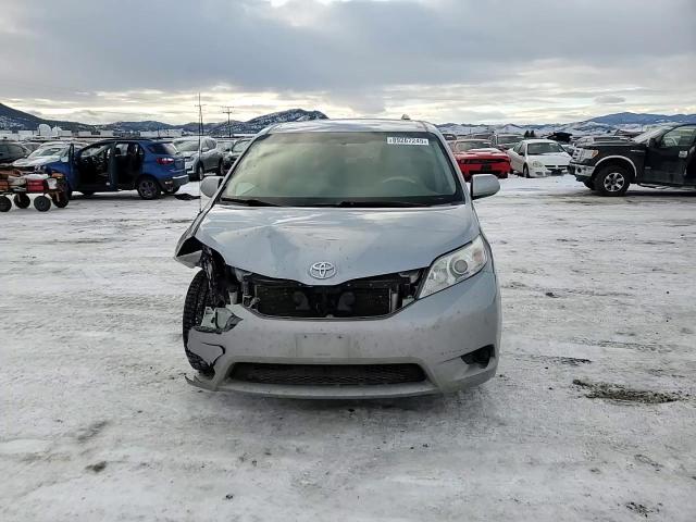 2013 Toyota Sienna VIN 5TDKK3DC6DS282429 Copart auction photo, front end / minor dent/scratches damage thumbnail 11