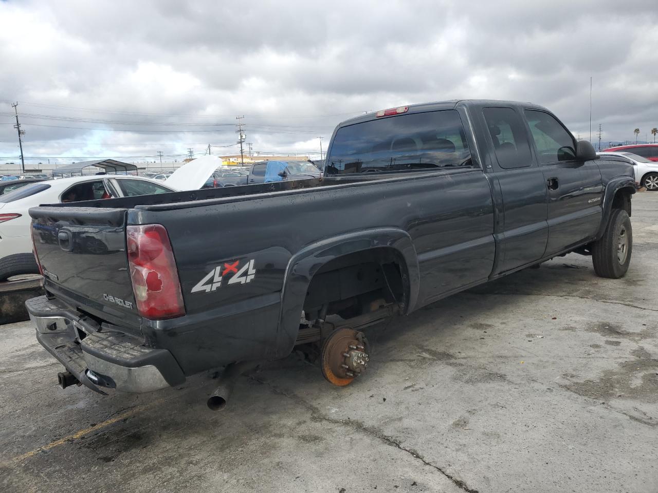 2003 Chevrolet Silverado VIN 1GCHK29U53E172837 Copart auction photo, vandalism / all over damage thumbnail 3