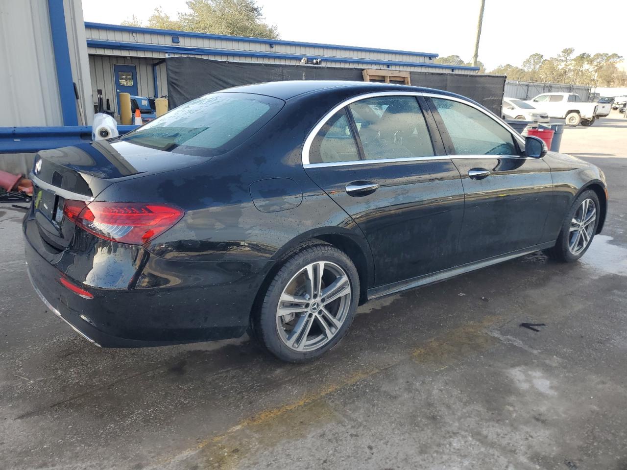 2021 Mercedes-Benz E-klasse VIN W1KZF8DB8MA929939 Copart auction photo, normal wear damage thumbnail 3