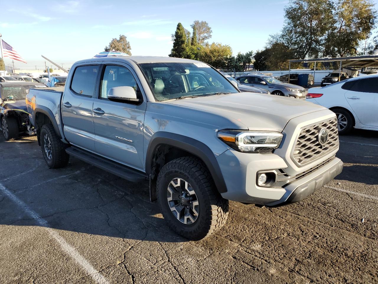 2020 Toyota Tacoma VIN 3TMCZ5AN6LM325361 Copart auction photo, rear end / minor dent/scratches damage thumbnail 4