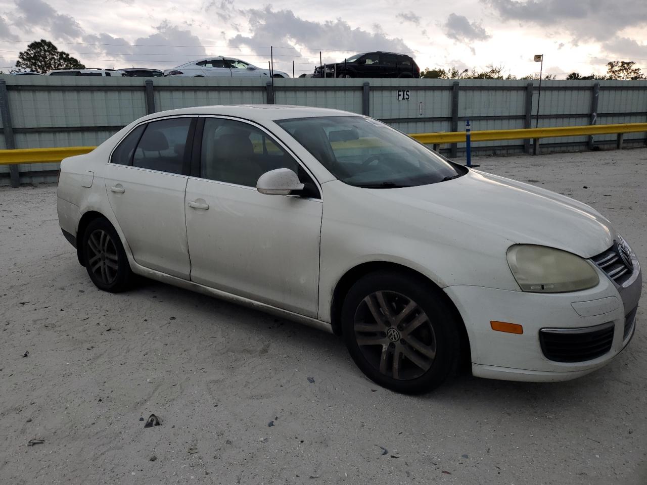 2006 Volkswagen Jetta VIN 3VWST71K86M840877 Copart auction photo, undercarriage / minor dent/scratches damage thumbnail 4