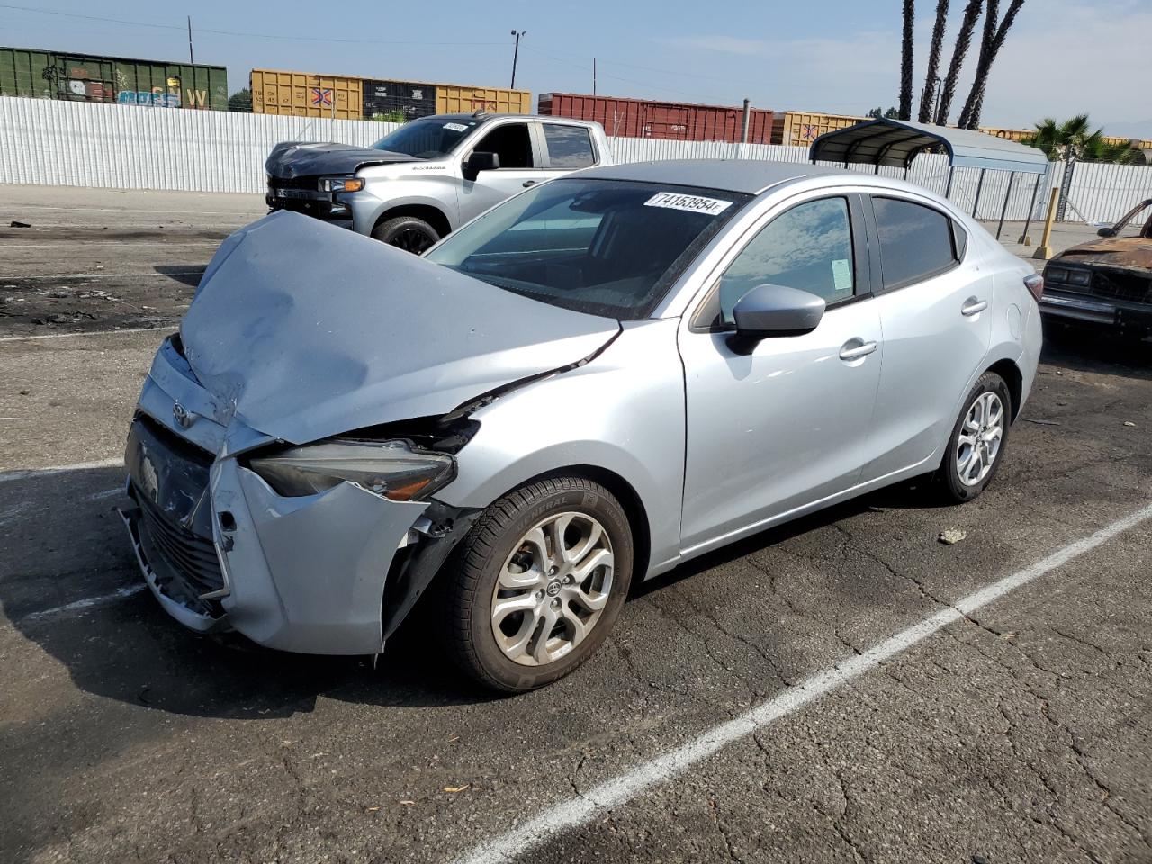 2018 Toyota Yaris VIN 3MYDLBYV2JY301074