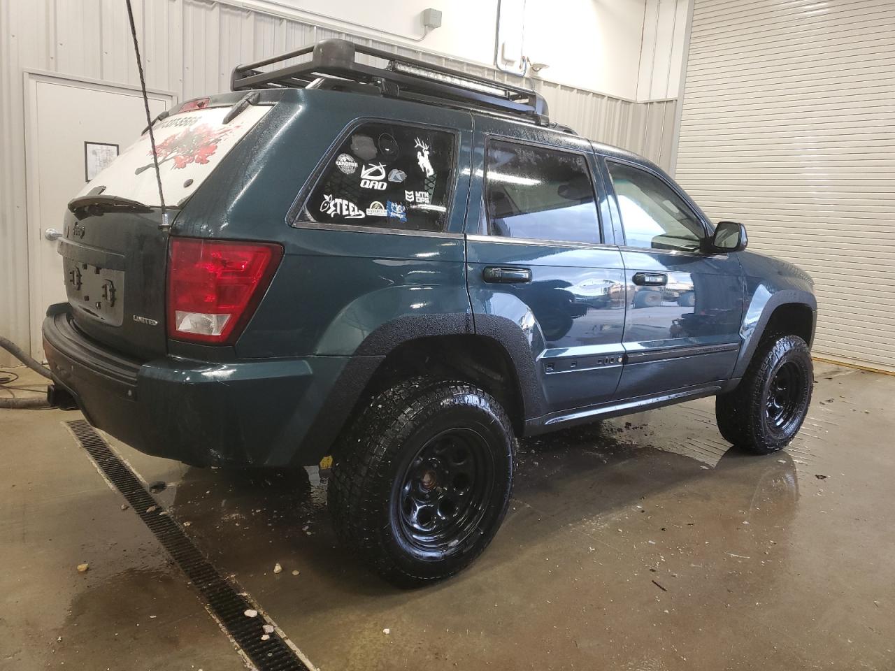 2005 Jeep Grand Cherokee VIN 1J4HR58NX5C522933 Copart auction photo, undercarriage damage thumbnail 3