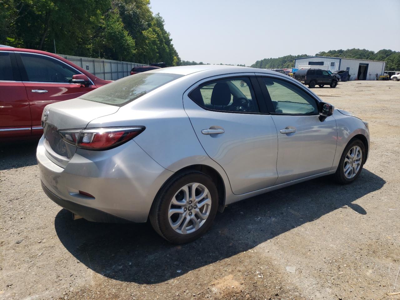 2017 Toyota Yaris VIN 3MYDLBYV2HY152773 Copart auction photo, all over damage thumbnail 3