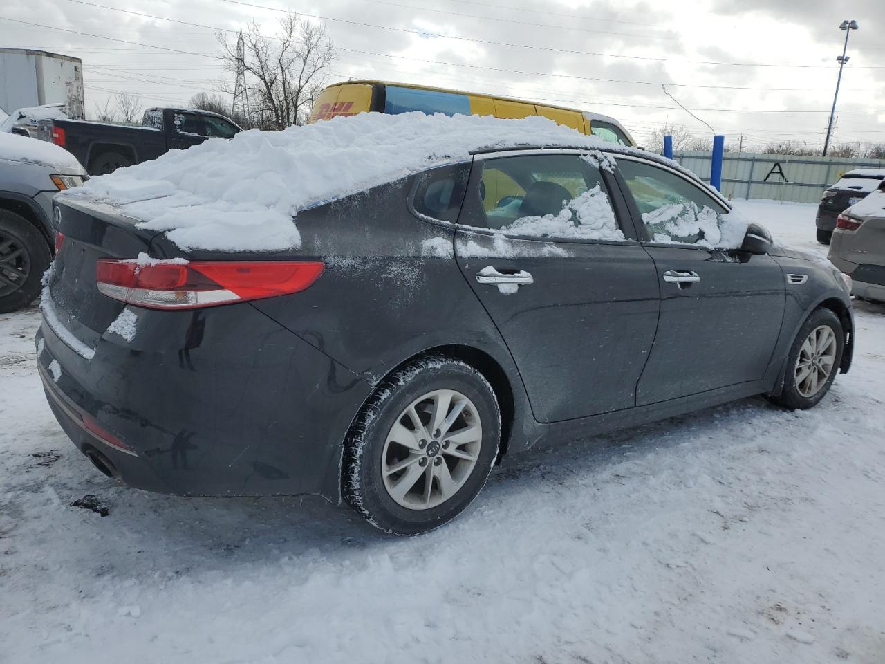 2017 KIA Optima VIN 5XXGT4L32HG152570 Copart auction photo, front end / rear end damage thumbnail 3