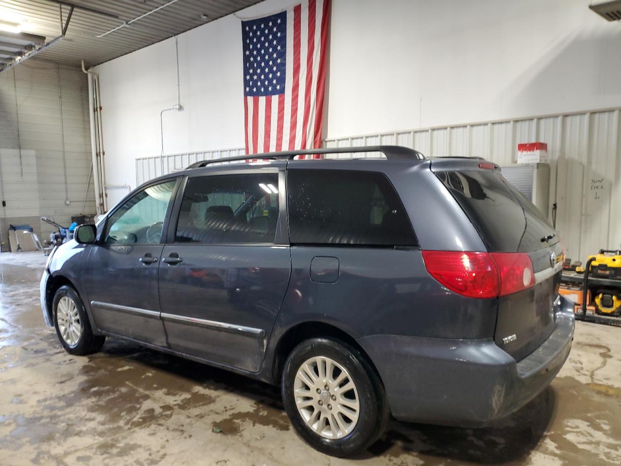 2007 Toyota Sienna VIN 5TDBK22C27S000773 Copart auction photo, front end damage thumbnail 2