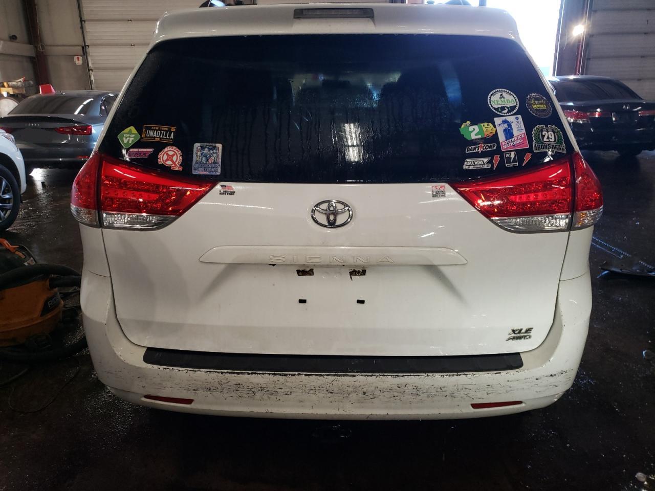2013 Toyota Sienna VIN 5TDDK3DC6DS056111 Copart auction photo, front end / minor dent/scratches damage thumbnail 6