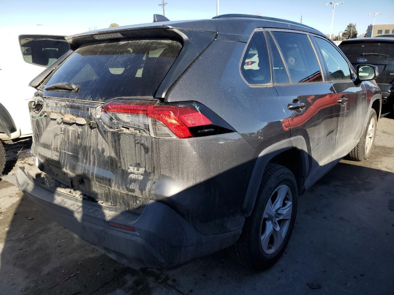 2019 Toyota RAV 4 VIN 2T3P1RFV0KC008425 Copart auction photo, rear end / side damage thumbnail 3