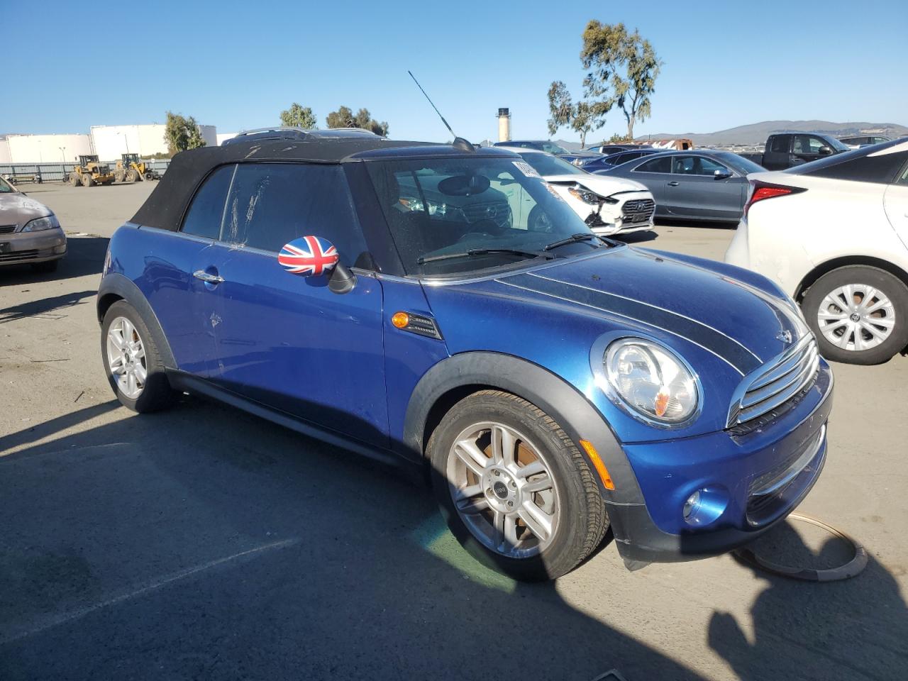 2013 MINI Cooper VIN WMWZN3C55DT568375 Copart auction photo, vandalism damage thumbnail 4