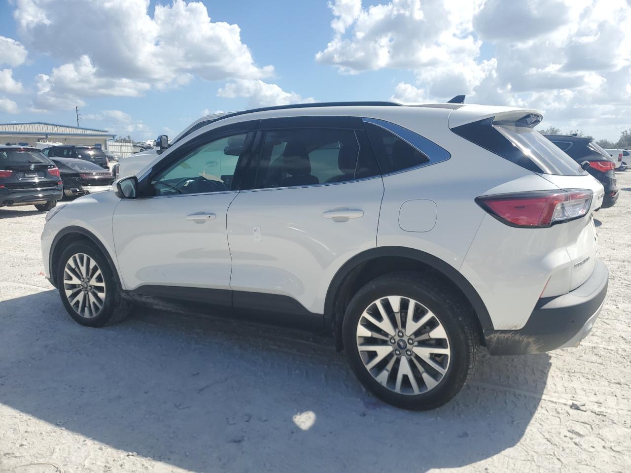 2022 Ford Escape VIN 1FMCU9J94NUA71250 Copart auction photo, water/flood damage thumbnail 2