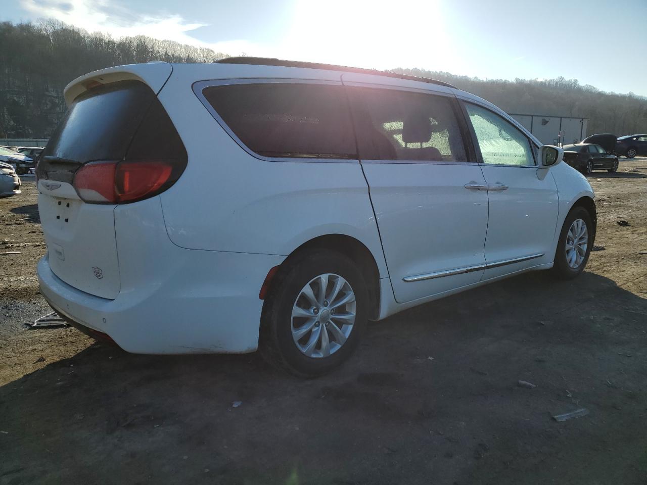 2017 Chrysler Pacifica VIN 2C4RC1BG9HR526949 Copart auction photo, front end damage thumbnail 3