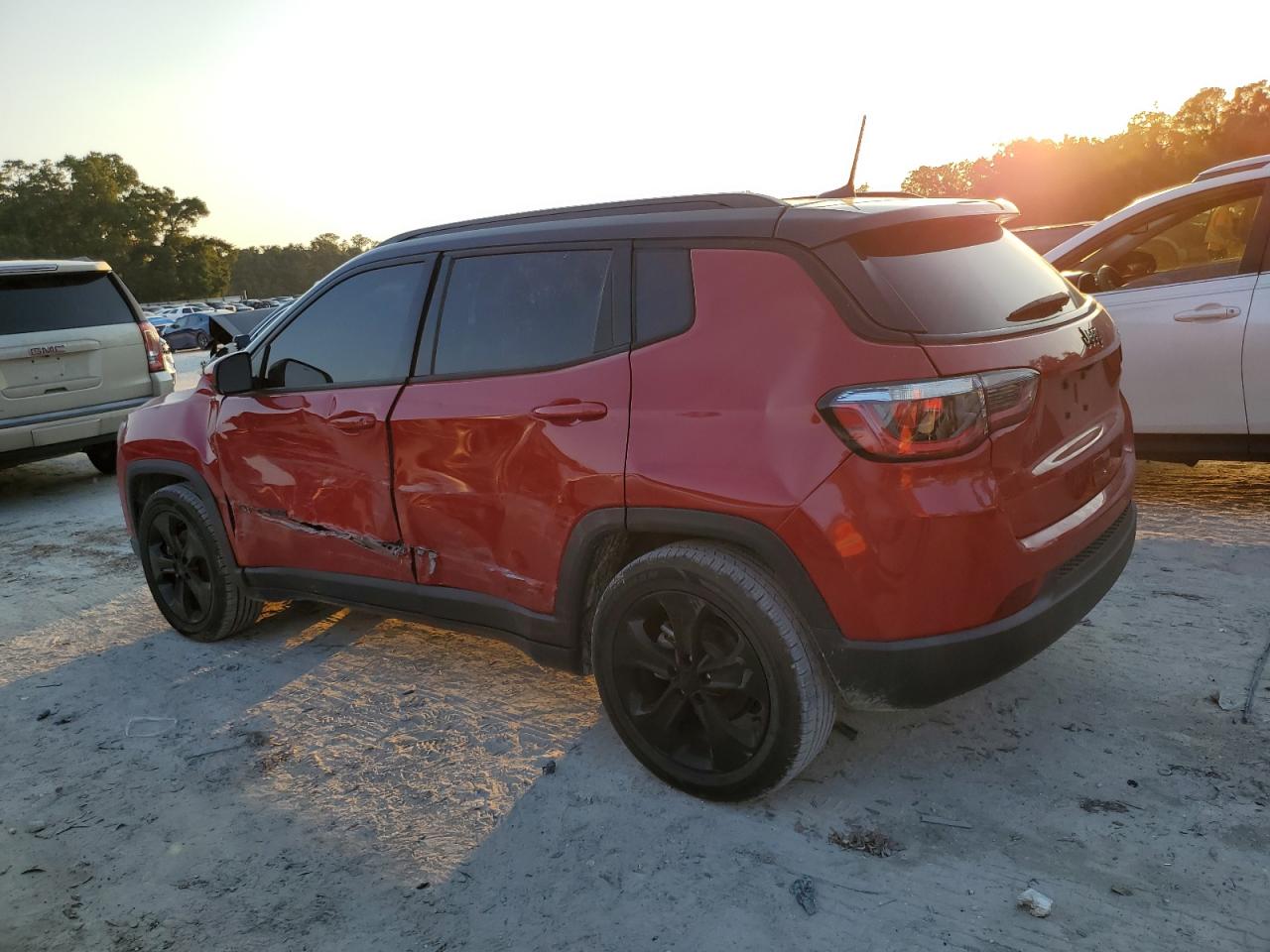2020 Jeep Compass VIN 3C4NJCBB5LT257441 Copart auction photo, side / minor dent/scratches damage thumbnail 2