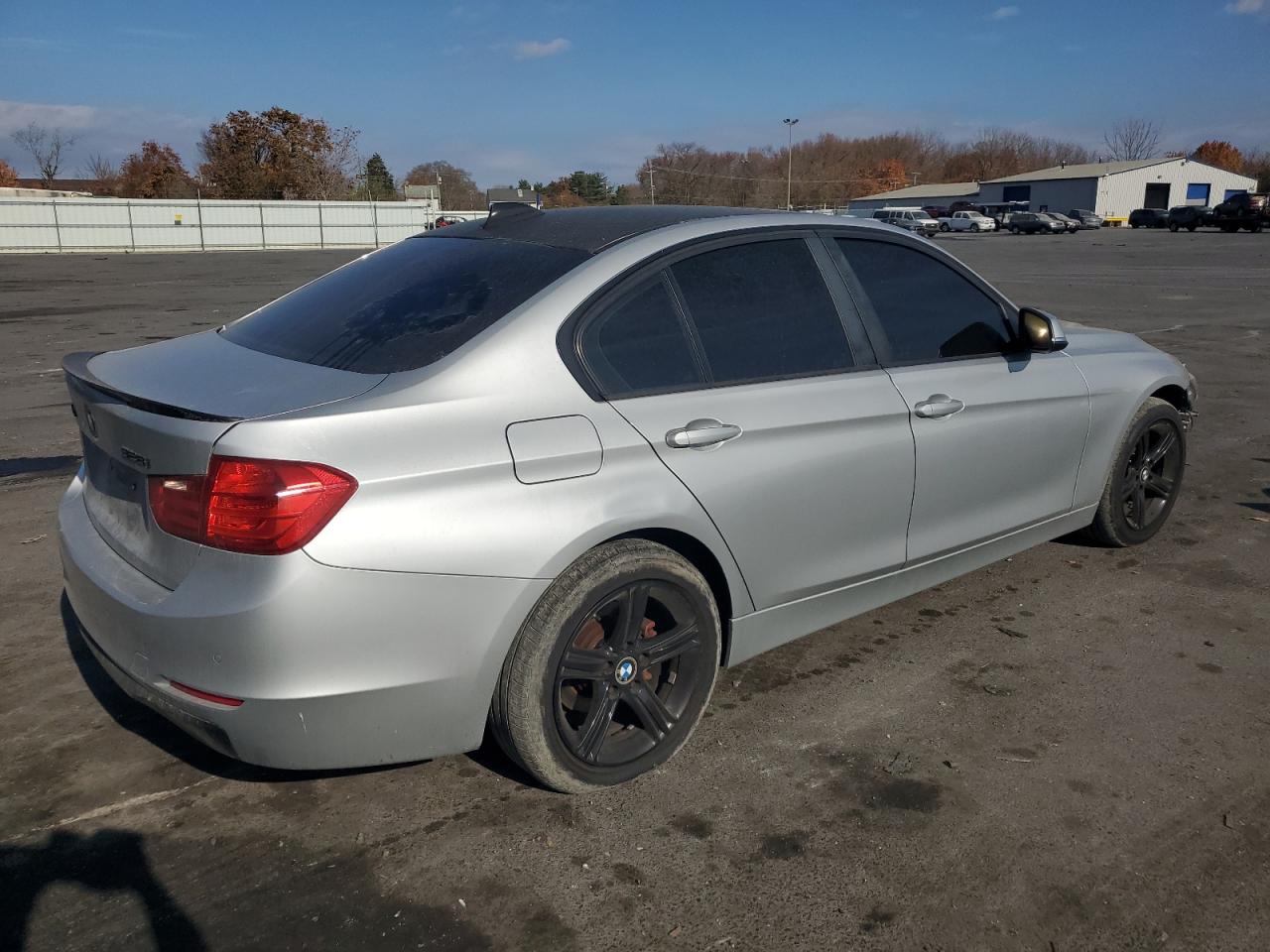2015 BMW 3er VIN WBA3B5G54FNS15122 Copart auction photo, front end damage thumbnail 3