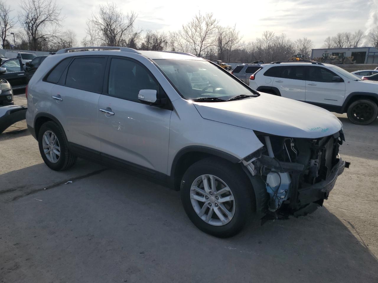 2015 KIA Sorento VIN 5XYKT3A67FG560928 Copart auction photo, front end damage thumbnail 4