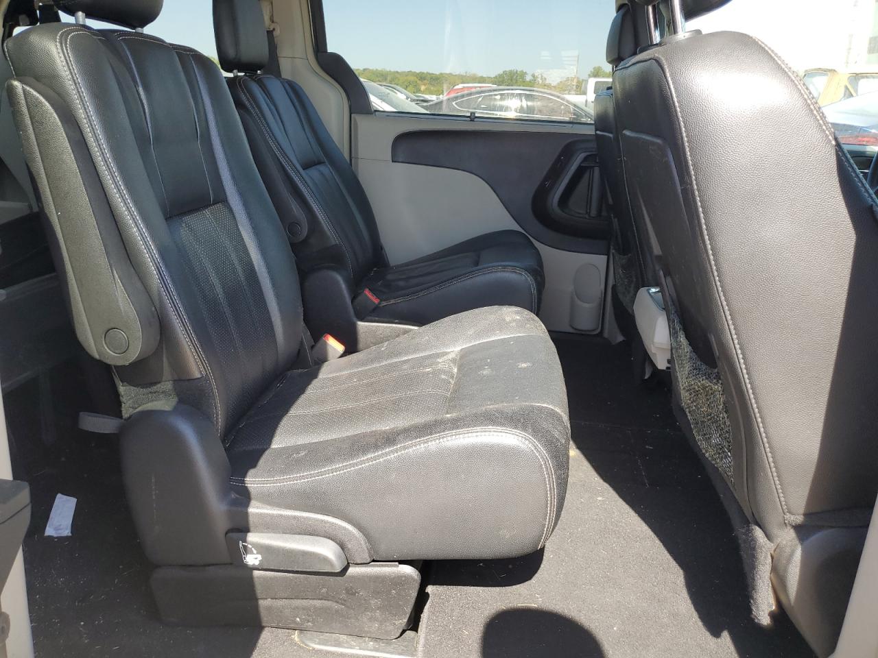2015 Chrysler Town & Country VIN 2C4RC1CG8FR753495 Copart auction photo, water/flood damage thumbnail 11