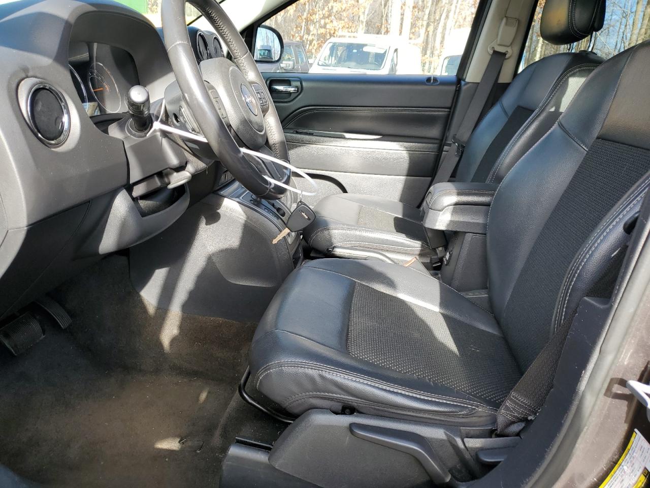 2014 Jeep Compass VIN 1C4NJDEB5ED884926 Copart auction photo, minor dent/scratches / mechanical damage thumbnail 7