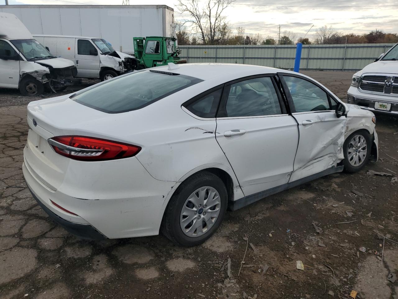 2020 Ford Fusion VIN 3FA6P0G73LR125321 Copart auction photo, side / front end damage thumbnail 3