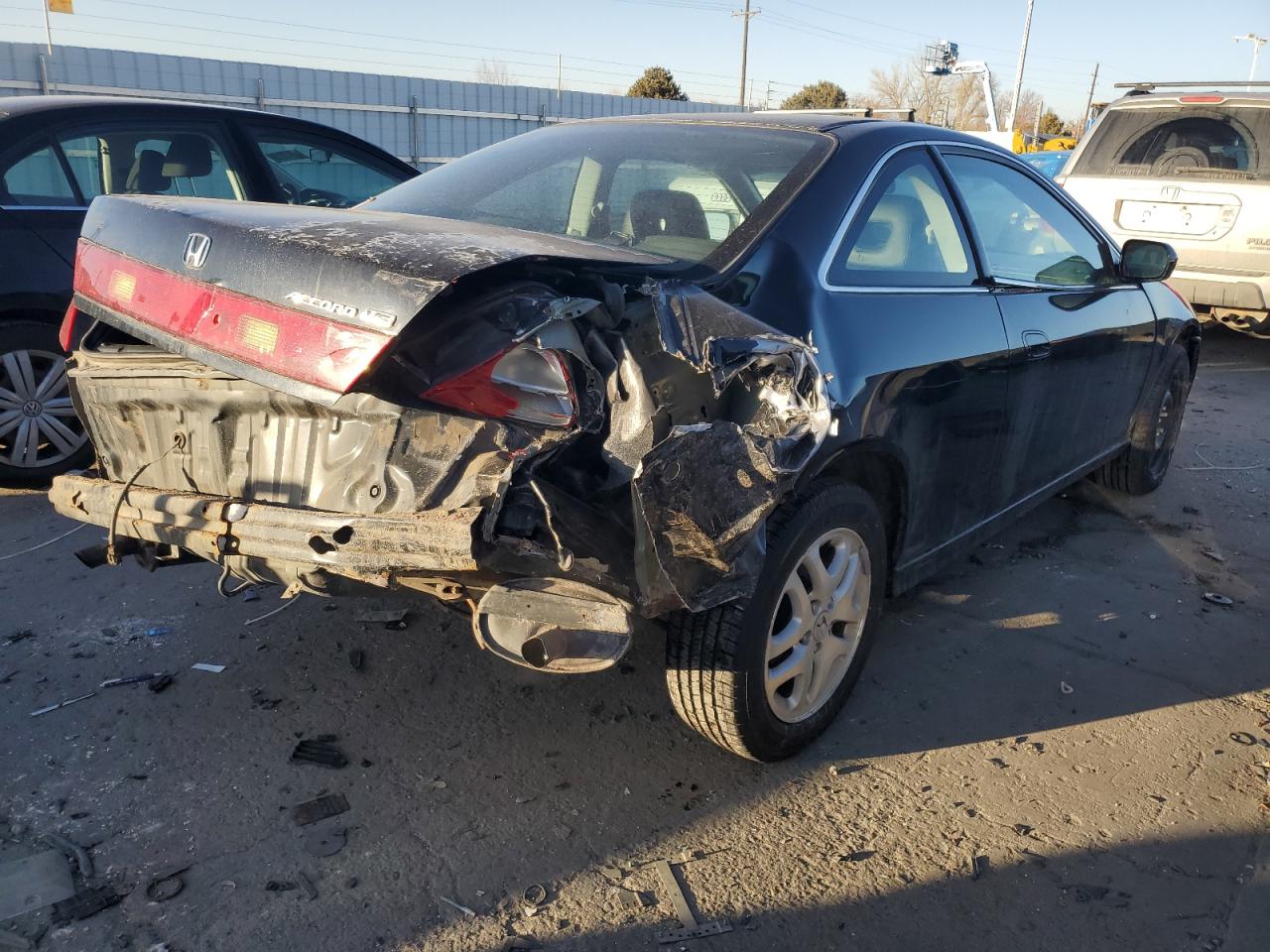 2001 Honda Accord VIN 1HGCG225X1A005846 Copart auction photo, rear end / side damage thumbnail 3