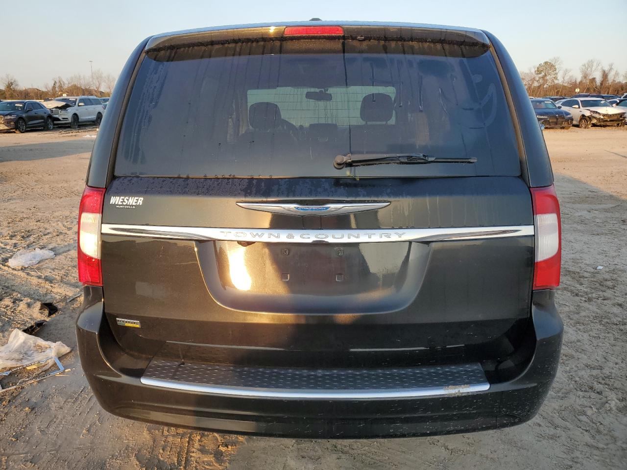 2016 Chrysler Town & Country VIN 2C4RC1BGXGR230854 Copart auction photo, front end / minor dent/scratches damage thumbnail 6