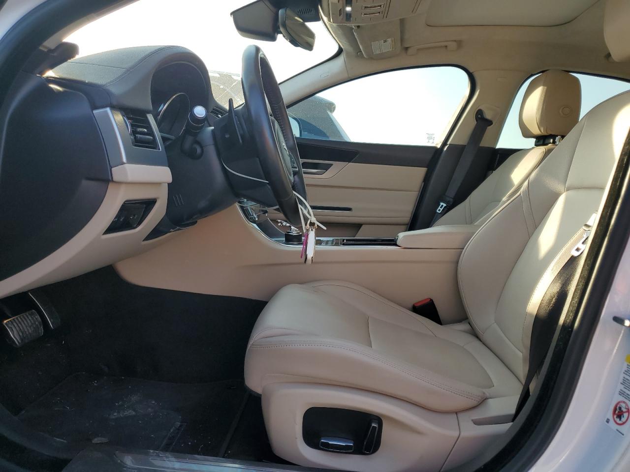 2019 Jaguar XF VIN SAJBJ4FX4KCY81323 Copart auction photo, side / rear end damage thumbnail 7