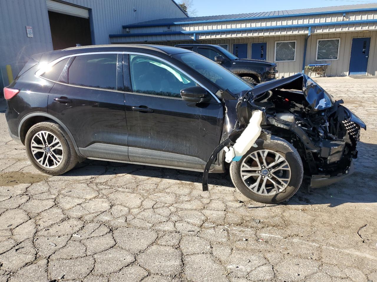 2020 Ford Escape VIN 1FMCU9H61LUA81128 Copart auction photo, front end / side damage thumbnail 4